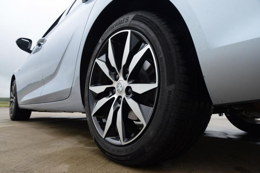 Колеса Vauxhall Insignia Sports Tourer Turbo 2017 года  (фото 2 из 11)